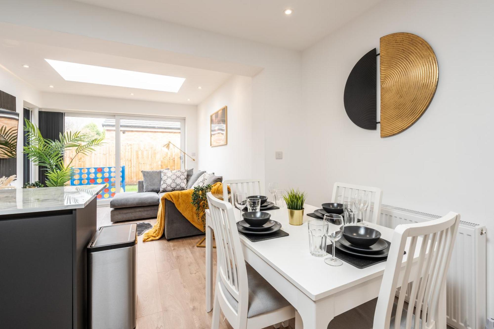 Holiday home Dazzling & Modern 4bd - Coop Live - Etihad - Parking *